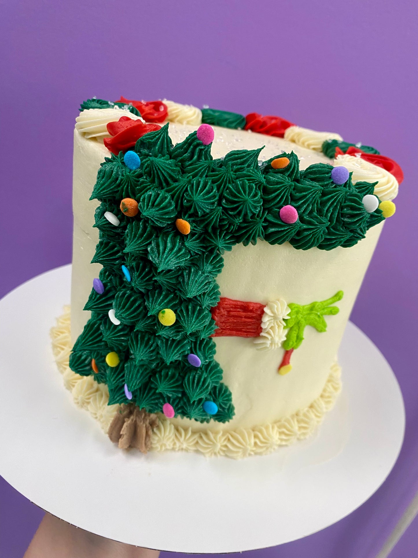 Grinch Christmas tree cake ￼